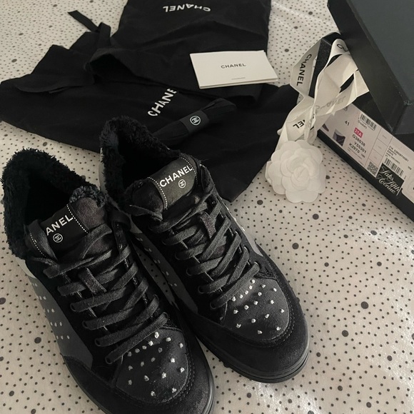 Chanel velvet sneakers in black size 41 - Picture 2 of 8